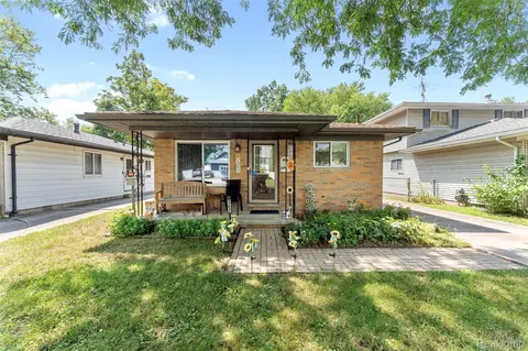 23631 Cora St, Brownstown, MI 48183