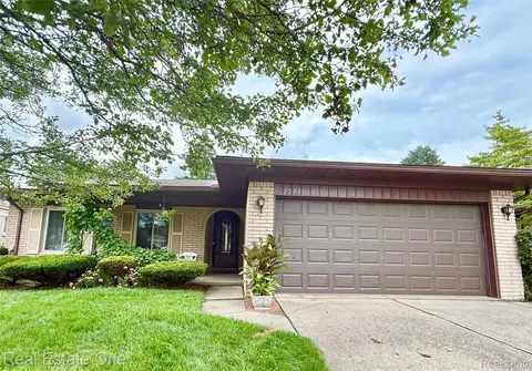 2233 Mellowood Dr, Sterling Heights, MI 48310