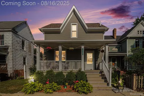271 N Elizabeth St, Marine City, MI 48039