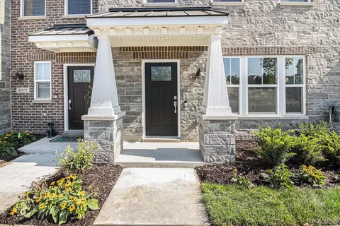 43071 Atwood Ave, Novi, MI 48375