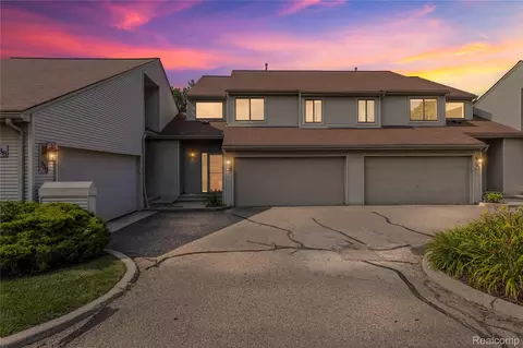 740 Eastbridge Ct, Rochester Hills, MI 48307