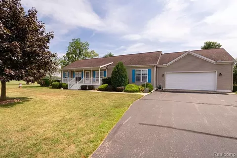 3031 Planeview Dr, Adrian, MI 49221