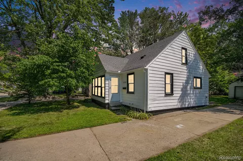 6719 Mcguire St, Taylor, MI 48180