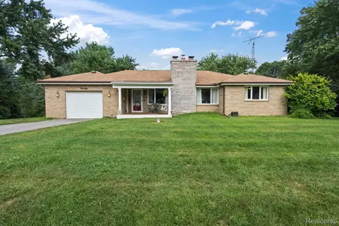 11523 Dixie Hwy, Holly, MI 48442