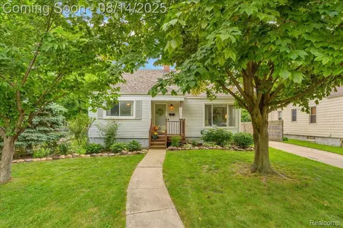 23570 Rosewood St, Oak Park, MI 48237