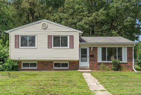 15702 Springhill St, Romulus, MI 48174