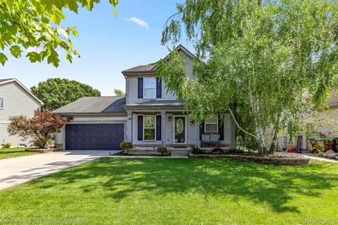 9124 Susan Cir, Newport, MI 48166