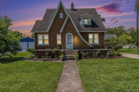 8238 Clinton River Rd, Sterling Heights, MI 48314
