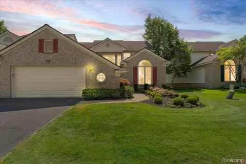 7109 Winding Brook Ct, West Bloomfield, MI 48322