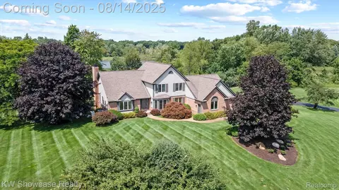 5265 Oak Hill Trl, Commerce, MI 48382