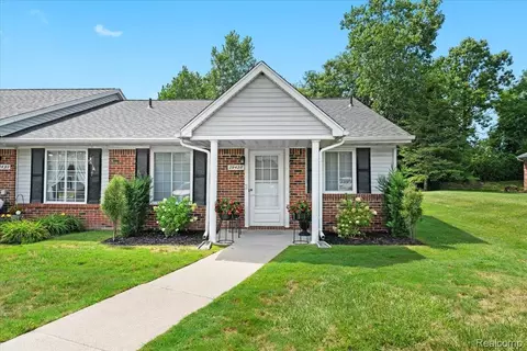 29428 Pendleton Club Dr, Farmington Hills, MI 48336