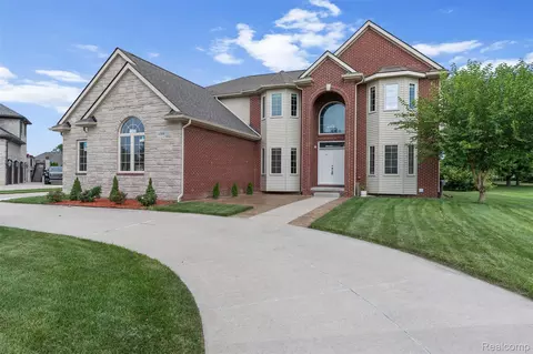 41864 Cardamon Dr, Sterling Heights, MI 48314