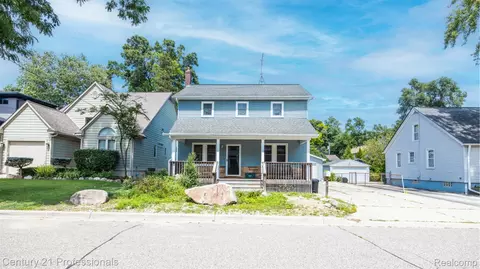 516 Renshaw St, Rochester, MI 48307