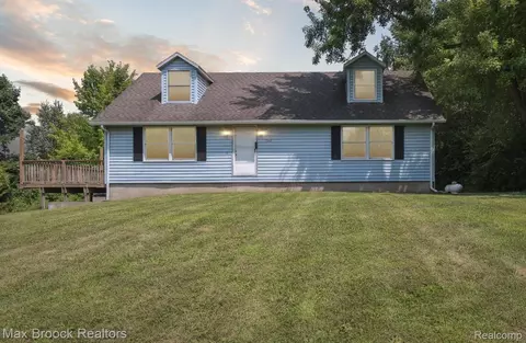 7669 Pontiac Lake Rd, White Lake, MI 48386