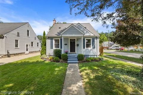 2110 Dorothea Rd, Berkley, MI 48072