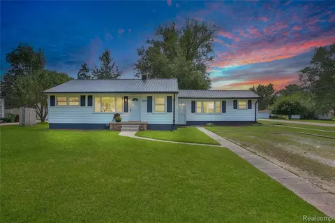 6936 Ryburn St, Shelby Township, MI 48317