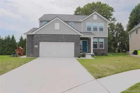 20776 Wexford Dr, Macomb, MI 48044
