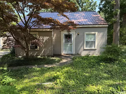 2025 Knollwood St, Auburn Hills, MI 48326