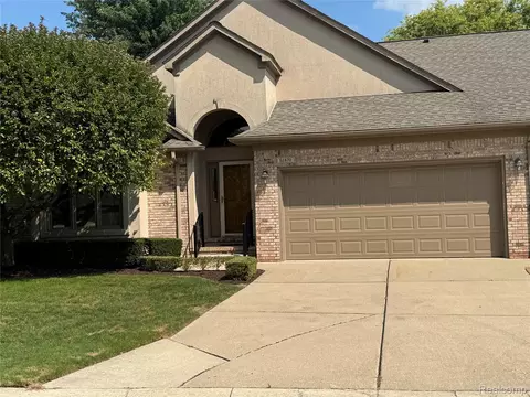 52870 S Hunters Pointe Dr #5, Macomb, MI 48042