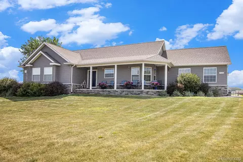 2660 Bay Point Ct, Imlay City, MI 48444