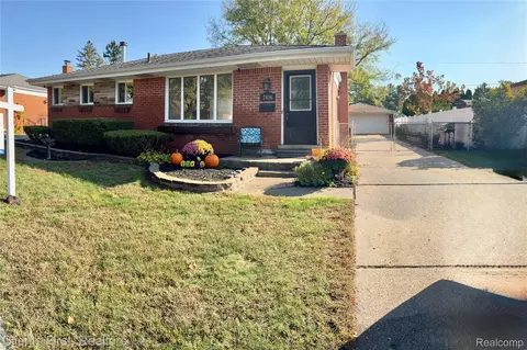7436 Cochise St, Westland, MI 48185