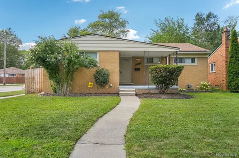 24201 Seneca St, Oak Park, MI 48237