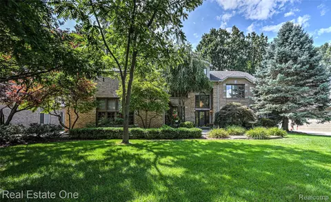 3671 Cedar Shake Dr, Rochester Hills, MI 48309