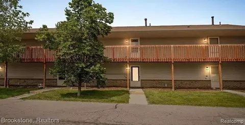31757 Nardelli Ln #28, Roseville, MI 48066