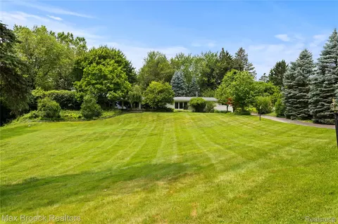 5340 Franklin Rd, Bloomfield Hills, MI 48302