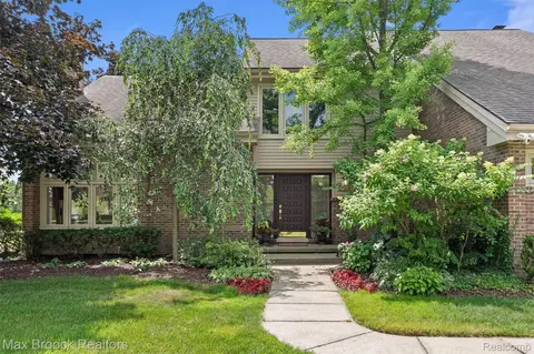6230 Carroll Dr, West Bloomfield, MI 48322