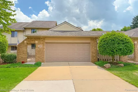 168 Addison Cir, Fowlerville, MI 48836