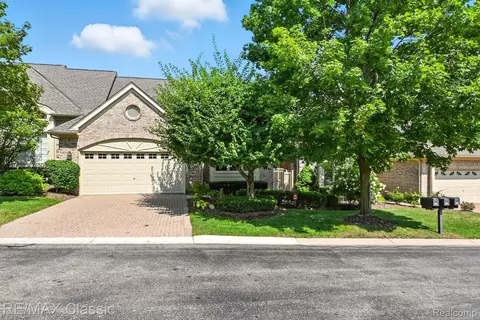 9418 High Pointe Ct #9, Plymouth, MI 48170