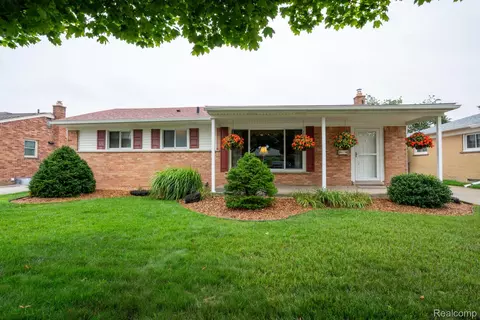 2935 Concord St, Trenton, MI 48183