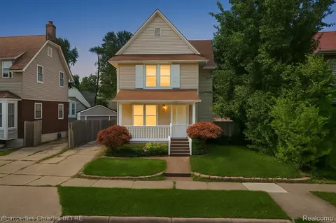 119 Wolfe St, Pontiac, MI 48342
