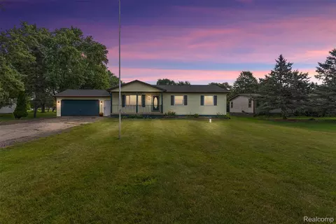 4303 Pratt Ave, Grand Blanc, MI 48439