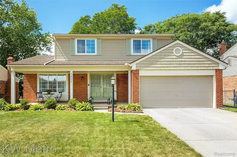 3407 Eagle Dr, Troy, MI 48083
