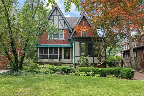 1425 Bishop Rd, Grosse Pointe Park, MI 48230
