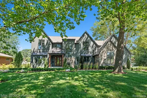3570 Berkshire Dr, Bloomfield Hills, MI 48301