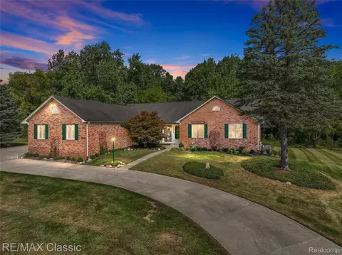 4150 Heatherwood Dr, Commerce, MI 48382