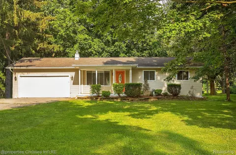 28762 Greening St, Farmington Hills, MI 48334