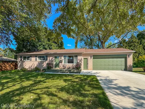 5035 University Ave, Warren, MI 48092
