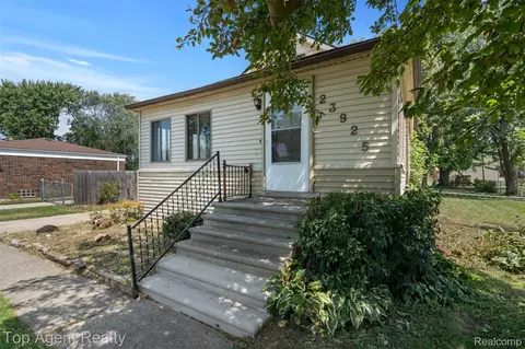 23925 Talbot St, Saint Clair Shores, MI 48082