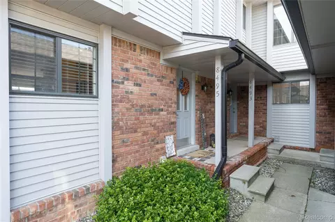 8495 Pepper Ridge Dr, Grand Blanc, MI 48439