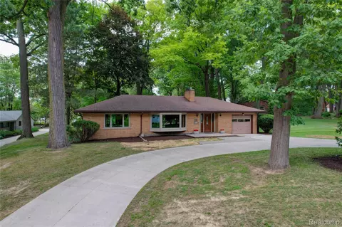 480 Eileen Dr, Bloomfield Hills, MI 48302