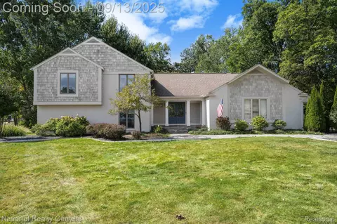 5118 Vincennes Ct, Bloomfield Township, MI 48302