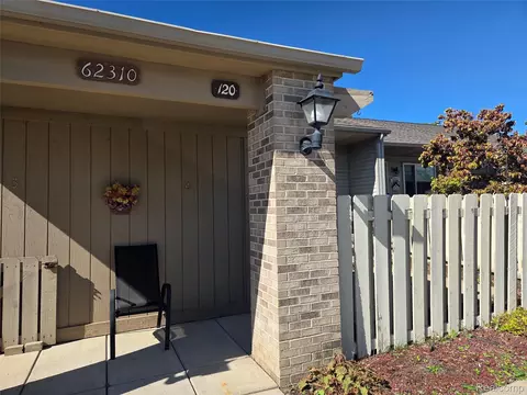 62310 Arlington Cir #4, South Lyon, MI 48178