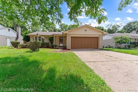 23610 Edinburgh St, Southfield, MI 48033