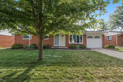 14702 Stonehouse Ave, Livonia, MI 48154