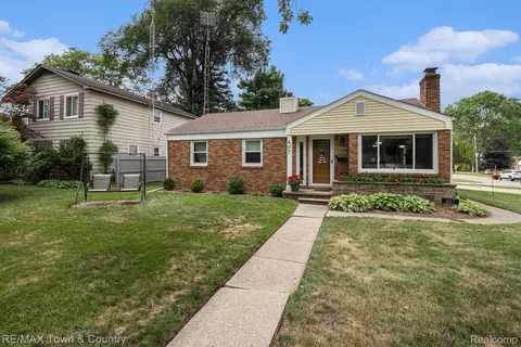 407 N Mckinley Rd, Flushing, MI 48433