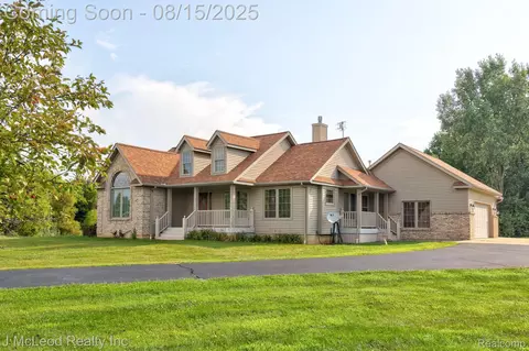 9019 Cardinal Dr, Millington, MI 48746